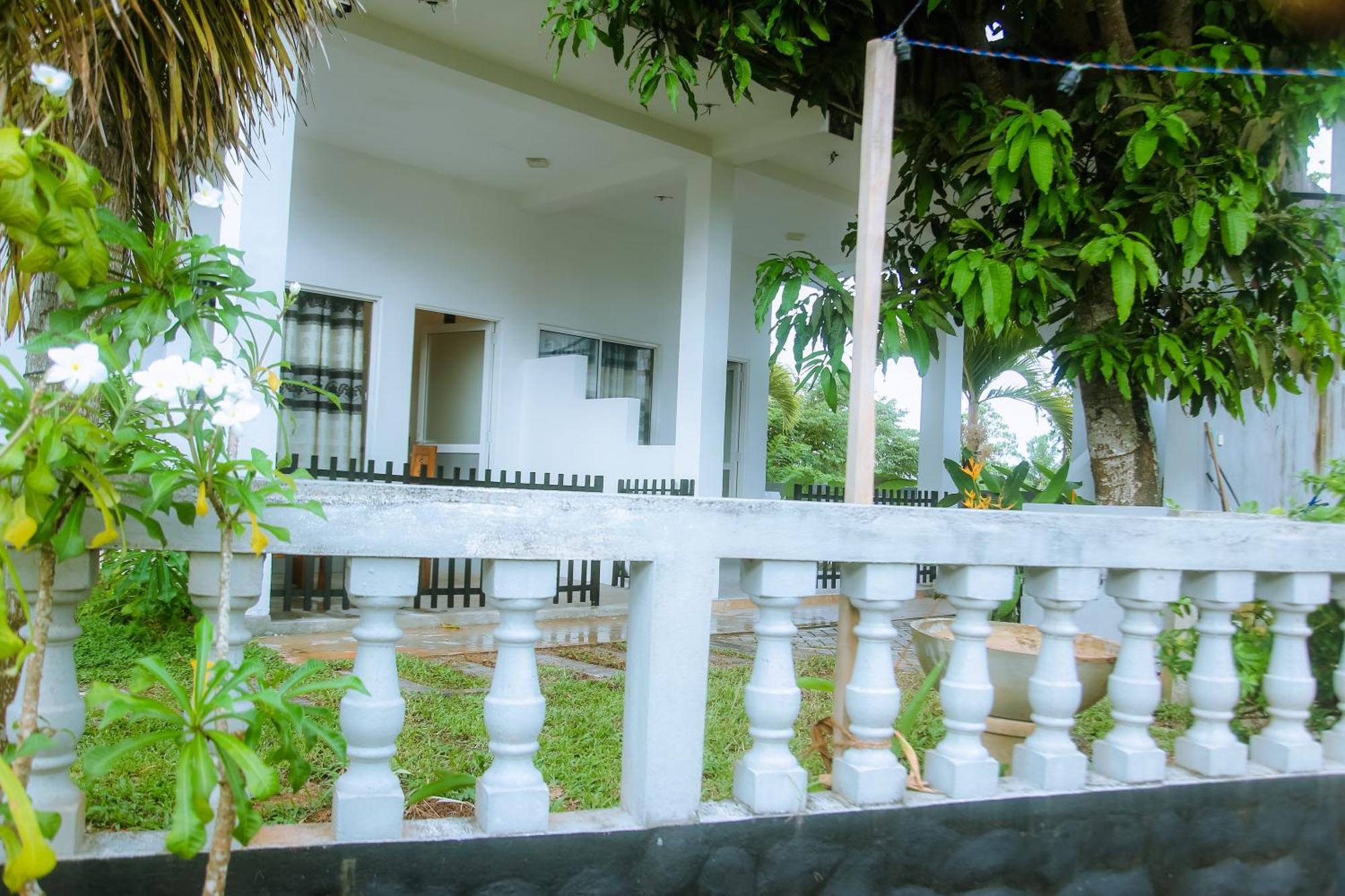 Blue Sky Hotel มิริสซา ภายนอก รูปภาพ