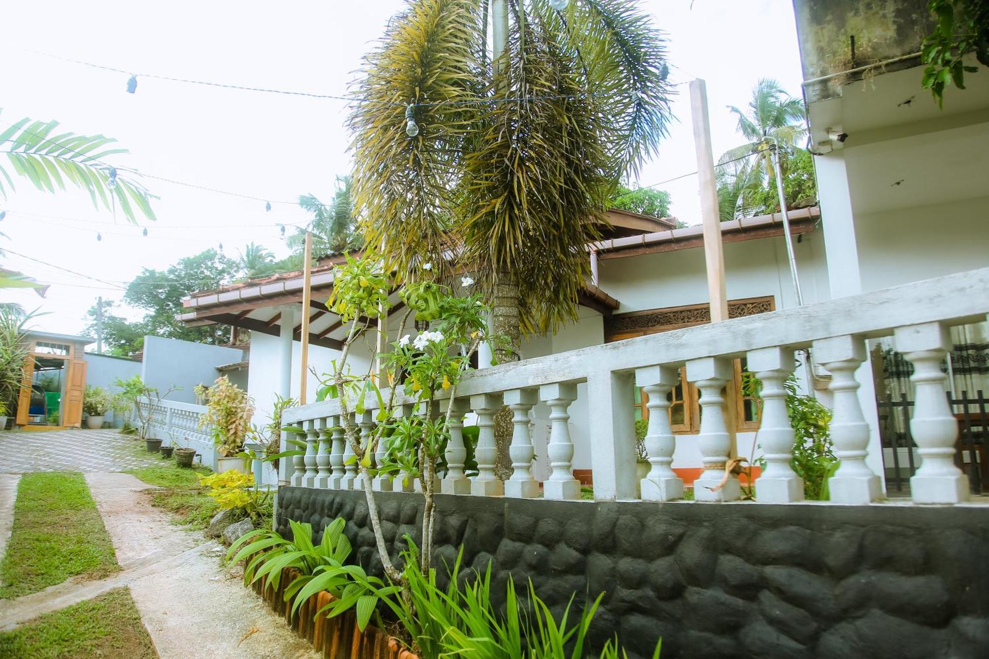 Blue Sky Hotel มิริสซา ภายนอก รูปภาพ